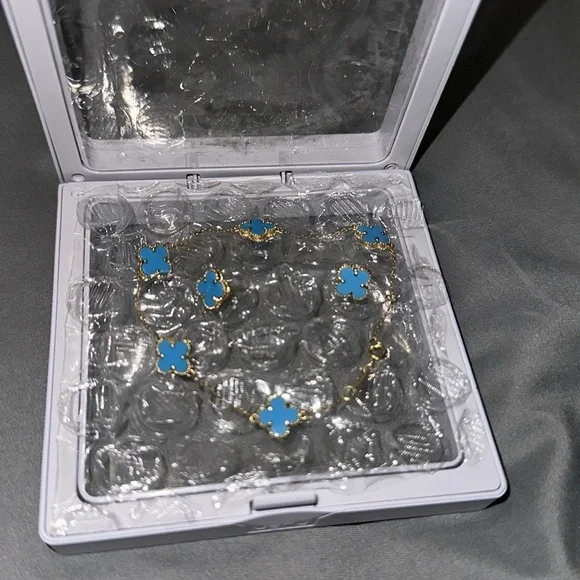 NEW Gold and Blue Clover Bracelet and Earrings set - Picture 2 of 6